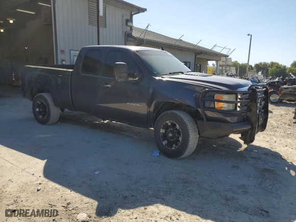 2011 GMC Sierra 2500HD SLE with VIN 1GT220C80BZ169793, listed as a Copart auction lot 73685034 with 209,887 mi miles and Salvage Title. Bid and sale history available at carsss.com. Image 4.