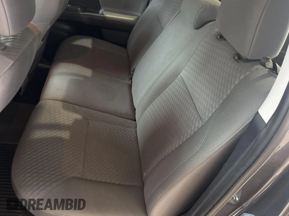 2021 Toyota Tacoma SR z VIN 5TFCZ5AN2MX279975, wystawiony jako IAAI lot #42477503 z przebiegiem 50 690 mil mil oraz . Historia ofert i sprzedaży dostępna na DreamBid. Obrazek 2.