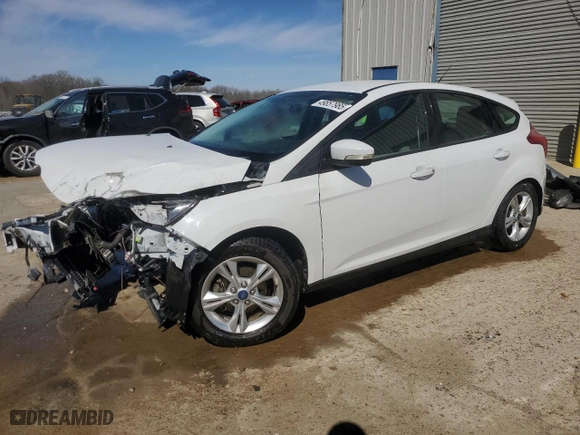 2014 Ford Focus SE with VIN 1FADP3K28EL151600, listed as a Copart auction lot 49857985 with 105,001 mi miles and Non Repairable. Bid and sale history available at carsss.com. Image 1.
