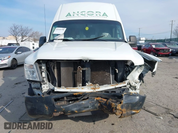 2017 Nissan NV Cargo SV z VIN 1N6BF0LY7HN811735, wystawiony jako IAAI lot #41225750 z przebiegiem 136 963 mil mil oraz . Historia ofert i sprzedaży dostępna na DreamBid. Obrazek 6.