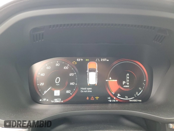 2018 Volvo XC60 Inscription Expression with VIN YV4BR0DL6J1061977, listed as a Copart auction lot 61066925 with 196,773 mi miles and Clean title. Bid and sale history available at DreamBid. Image 9.