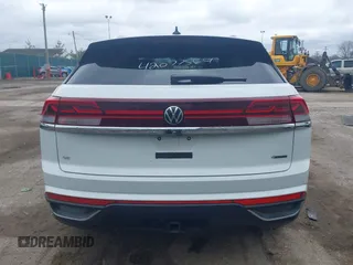 2024 Volkswagen Atlas SE с VIN 1V2HE2CAXRC235388, выставлен на аукционе IAAI как лот 42077564 с пробегом 18 582 миль миль и . История ставок и продаж доступна на DreamBid. Изображение 16.