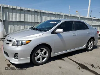 2012 Toyota Corolla L z VIN 2T1BU4EE3CC779512, wystawiony jako Copart lot #52726865 z przebiegiem 157 541 mil mil oraz Szkoda całkowita • Salvage title. Historia ofert i sprzedaży dostępna na DreamBid. Obrazek 1.