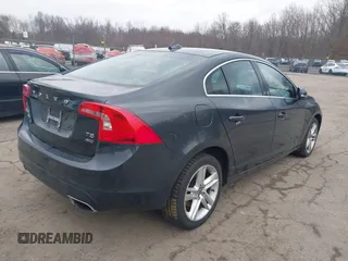 2015 Volvo S60 T5 Platinum with VIN YV1612TDXF1317203, listed as a IAAI auction lot 41715131 with 142,632 mi miles. Bid and sale history available at carsss.com. Image 4.