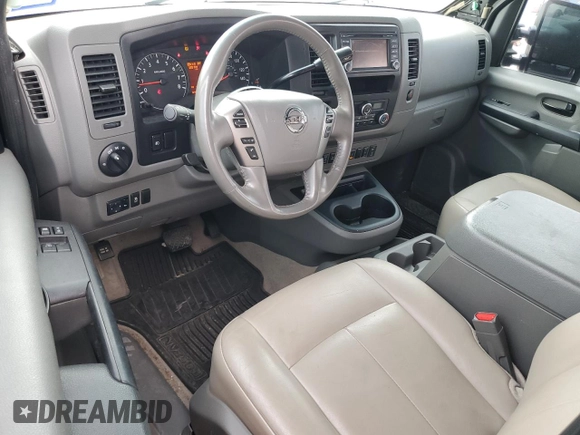 2017 Nissan NV SL z VIN 5BZAF0AA3HN850343, wystawiony jako Copart lot #54843445 z przebiegiem 129 144 mil mil oraz Szkoda całkowita • Salvage title. Historia ofert i sprzedaży dostępna na DreamBid. Obrazek 8.