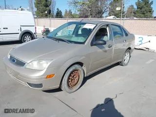 2007 Ford Focus S with VIN 1FAFP34NX7W298342, listed as a IAAI auction lot 41914853 with 225,313 mi miles. Bid and sale history available at carsss.com. Image 2.