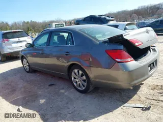 2005 Toyota Avalon XL with VIN 4T1BK36B65U027633, listed as a IAAI auction lot 41769335 with 89,904 mi miles. Bid and sale history available at carsss.com. Image 3.