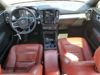 2019 Volvo XC40 Momentum z VIN YV4162UK3K2110085, wystawiony jako Copart lot #54075235 z przebiegiem 32 305 mil mil oraz Szkoda całkowita • Salvage title. Historia ofert i sprzedaży dostępna na DreamBid. Obrazek 8.