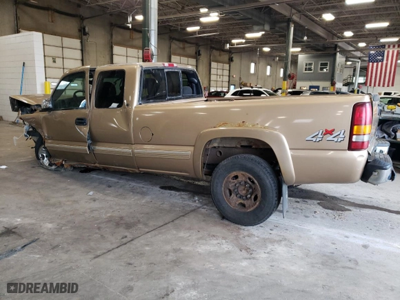 2000 Chevrolet Silverado 2500 LS with VIN 1GCGK29U2YE220474, listed as a Copart auction lot 50300204 with 0 mi miles and Salvage Title. Bid and sale history available at carsss.com. Image 2.