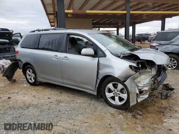 2020 Toyota Sienna LE Auto Access Seat with VIN 5TDKZ3DC7LS070827, listed as a Copart auction lot 45071994 with 101,563 mi miles and Salvage title. Bid and sale history available at DreamBid. Image 4.