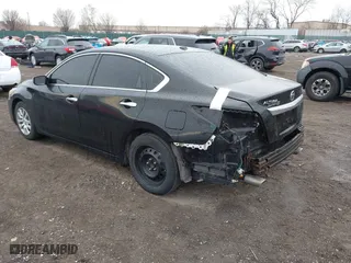 2015 Nissan Altima 2.5 with VIN 1N4AL3AP8FC262824, listed as a IAAI auction lot 41684970 with 134,000 mi miles. Bid and sale history available at carsss.com. Image 3.