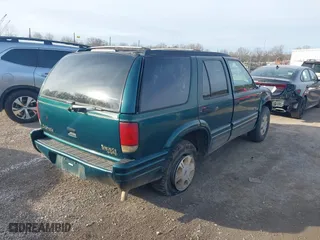 1997 Oldsmobile Bravada with VIN 1GHDT13W9V2705528, listed as a IAAI auction lot 41583837 with 284,281 mi miles. Bid and sale history available at carsss.com. Image 4.