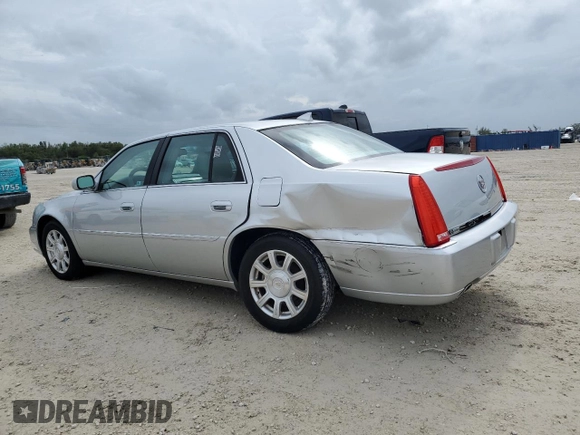 2010 Cadillac DTS 1SA z VIN 1G6KA5EY2AU135849, wystawiony jako Copart lot #79930734 z przebiegiem 98 396 mil mil oraz Nie do naprawy • Non repairable. Historia ofert i sprzedaży dostępna na DreamBid. Obrazek 2.