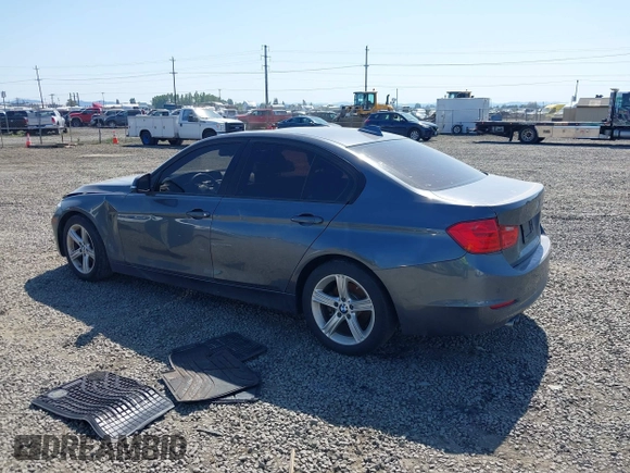 2014 BMW 3 Series 328i z VIN WBA3C1C58EK107050, wystawiony jako IAAI lot #42141433 z przebiegiem Nie podano mil oraz . Historia ofert i sprzedaży dostępna na DreamBid. Obrazek 3.