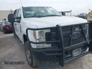 2019 Ford F-250 XL z VIN 1FD7W2B61KEG48748, wystawiony jako IAAI lot #42560434 z przebiegiem 161 957 mil mil oraz . Historia ofert i sprzedaży dostępna na DreamBid. Obrazek 1.