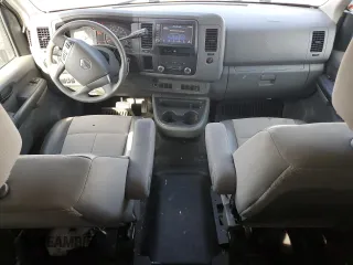 2019 Nissan NV Cargo S z VIN 1N6BF0KM7KN809036, wystawiony jako Copart lot #55559605 z przebiegiem 84 451 mil mil oraz Szkody całkowita. Historia ofert i sprzedaży dostępna na DreamBid. Obrazek 8.