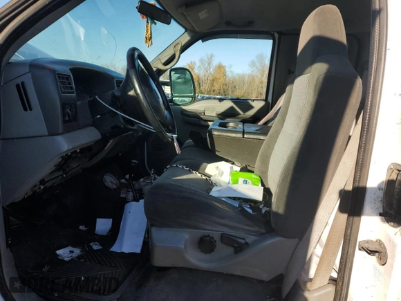 2002 Ford F-350 XL with VIN 1FTSX31S72ED14126, listed as a Copart auction lot 82688484 with 202,780 mi miles and Salvage Title. Bid and sale history available at DreamBid. Image 7.