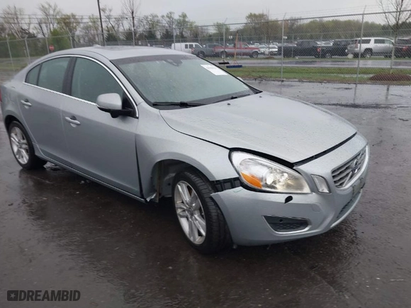 2013 Volvo S60 T6 R-Design Platinum with VIN YV1902FH0D1223617, listed as a IAAI auction lot 41969427 with 174,883 mi miles. Bid and sale history available at carsss.com. Image 1.