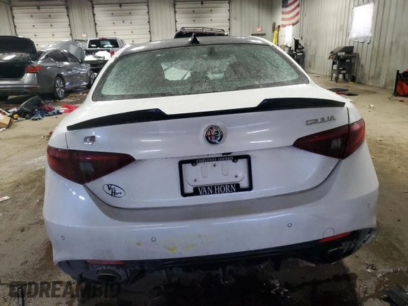 2018 Alfa Romeo Giulia Ti Sport with VIN ZARFAECN5J7576726, listed as a Copart auction lot 44971045 with Not provided miles and Clean title. Bid and sale history available at DreamBid. Image 6.