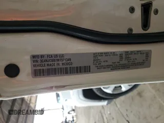 2021 Jeep Compass Latitude z VIN 3C4NJCBB7MT571349, wystawiony jako Copart lot #52329035 z przebiegiem 19 518 mil mil oraz Czysty tytuł • Clean title. Historia ofert i sprzedaży dostępna na DreamBid. Obrazek 13.