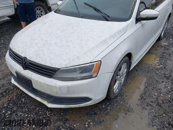 2011 Volkswagen Jetta TDI with VIN 3VWLL7AJ2BM110906, listed as a IAAI auction lot 42361314 with 152,715 mi miles and . Bid and sale history available at DreamBid. Image 6.