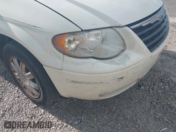 2007 Chrysler Town & Country LWB Touring with VIN 2A4GP54L67R151544, listed as a IAAI auction lot 42027456 with Not Provided miles. Bid and sale history available at carsss.com. Image 13.