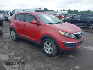 2012 Kia Sportage LX z VIN KNDPBCA23C7252797, wystawiony jako IAAI lot #42354421 z przebiegiem 224 451 mil mil oraz . Historia ofert i sprzedaży dostępna na DreamBid. Obrazek 1.