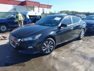 2019 Nissan Altima 2.5 S with VIN 1N4BL4BW6KC189236, listed as a IAAI auction lot 40638145 with 147,457 mi miles. Bid and sale history available at carsss.com. Image 2.