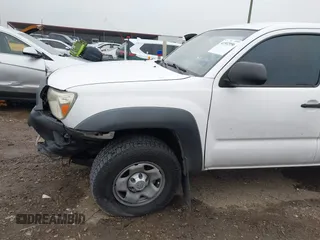 2013 Toyota Tacoma PreRunner with VIN 5TFTU4GN5DX040386, listed as a IAAI auction lot 41592956 with 217,885 mi miles. Bid and sale history available at carsss.com. Image 6.