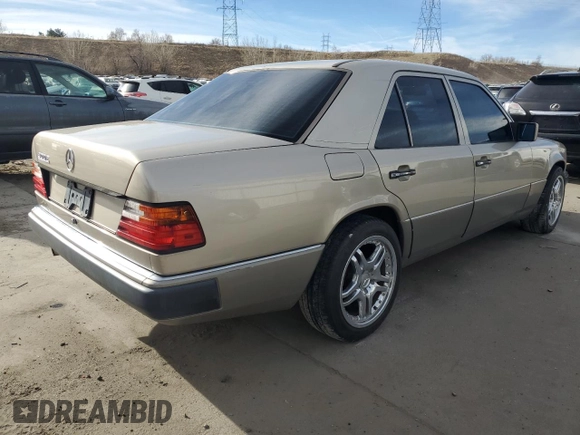 1990 Mercedes-Benz 300 E z VIN WDBEA30D8LB117873, wystawiony jako Copart lot #50346635 z przebiegiem 171 434 mil mil oraz Czysty tytuł • Clean title. Historia ofert i sprzedaży dostępna na DreamBid. Obrazek 3.