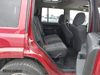 2009 Jeep Commander Sport with VIN 1J8HG48K99C544044, listed as a IAAI auction lot 41741302 with 183,992 mi miles. Bid and sale history available at carsss.com. Image 8.
