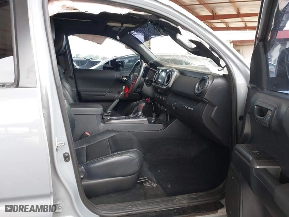 2019 Toyota Tacoma 4WD SR with VIN 3TMCZ5ANXKM225066, listed as a IAAI auction lot 41825265 with 75,908 mi miles. Bid and sale history available at carsss.com. Image 5.