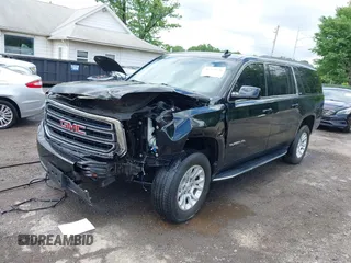 2019 GMC Yukon XL SLT z VIN 1GKS2GKC0KR394301, wystawiony jako IAAI lot #42255631 z przebiegiem 149 222 mil mil oraz . Historia ofert i sprzedaży dostępna na DreamBid. Obrazek 17.