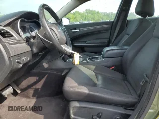 2018 Chrysler 300 Touring L z VIN 2C3CCAAG4JH340405, wystawiony jako Copart lot #55503225 z przebiegiem Nie podano mil oraz Szkody całkowita. Historia ofert i sprzedaży dostępna na DreamBid. Obrazek 7.