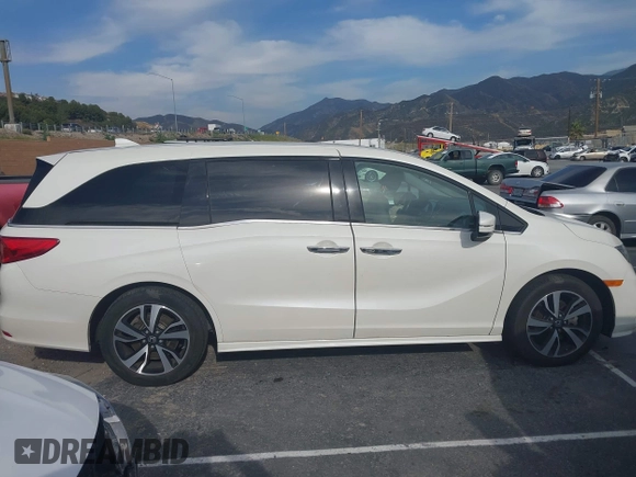 2018 Honda Odyssey Elite with VIN 5FNRL6H90JB024046, listed as a IAAI auction lot 42020880 with 45,536 mi miles. Bid and sale history available at carsss.com. Image 13.