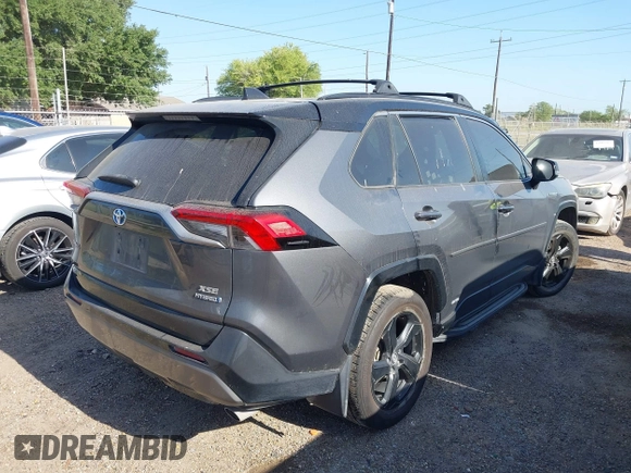 2021 Toyota RAV4 Hybrid XSE z VIN 2T3E6RFV8MW006805, wystawiony jako IAAI lot #41973250 z przebiegiem 77 483 mil mil oraz . Historia ofert i sprzedaży dostępna na DreamBid. Obrazek 4.