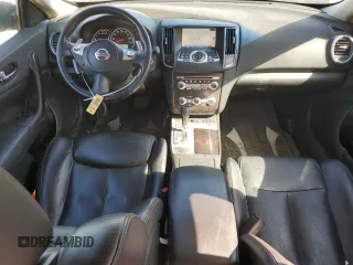 2014 Nissan Maxima SV z VIN 1N4AA5AP0EC456652, wystawiony jako Copart lot #49590985 z przebiegiem 133 842 mil mil oraz Szkoda całkowita • Salvage title. Historia ofert i sprzedaży dostępna na DreamBid. Obrazek 8.