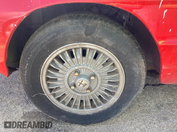 1981 Alfa Romeo Spider Veloce z VIN ZARBA5410B1012836, wystawiony jako IAAI lot #42364544 z przebiegiem Nie podano mil oraz . Historia ofert i sprzedaży dostępna na DreamBid. Obrazek 10.