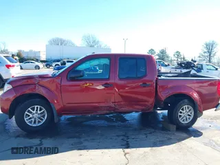 2017 Nissan Frontier SV z VIN 1N6DD0EV5HN768529, wystawiony jako IAAI lot #41252932 z przebiegiem 71 953 mil mil oraz . Historia ofert i sprzedaży dostępna na DreamBid. Obrazek 14.