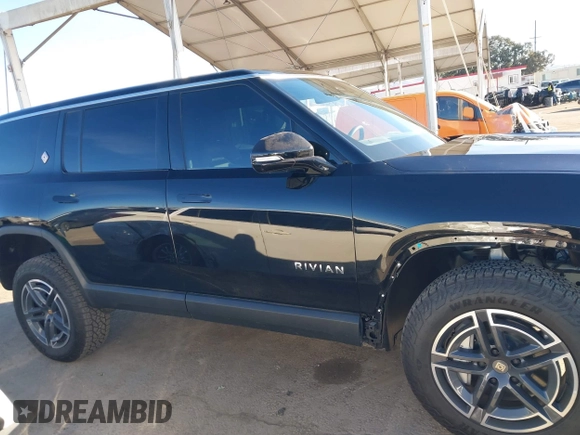 2025 Rivian R1S Adventure z VIN 7PDSGBBA4SN047584, wystawiony jako IAAI lot #41372645 z przebiegiem 501 mil mil oraz . Historia ofert i sprzedaży dostępna na DreamBid. Obrazek 14.