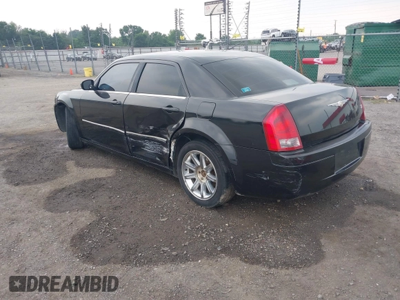 2006 Chrysler 300 Touring z VIN 2C3LA53G36H113174, wystawiony jako IAAI lot #42274652 z przebiegiem 229 422 mil mil oraz . Historia ofert i sprzedaży dostępna na DreamBid. Obrazek 3.