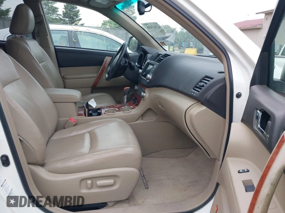2010 Toyota Highlander Limited with VIN 5TDDK3EHXAS028897, listed as a IAAI auction lot 42347458 with 209,640 mi miles and . Bid and sale history available at DreamBid. Image 5.