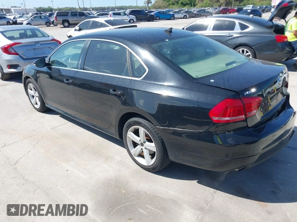 2012 Volkswagen Passat SE z VIN 1VWBH7A38CC063186, wystawiony jako IAAI lot #41700992 z przebiegiem 151 454 mil mil oraz . Historia ofert i sprzedaży dostępna na DreamBid. Obrazek 3.