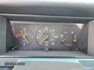 1993 Volvo 240 z VIN YV1AW8311P1955233, wystawiony jako Copart lot #76514004 z przebiegiem 216 723 mil mil oraz Szkody całkowita. Historia ofert i sprzedaży dostępna na DreamBid. Obrazek 9.