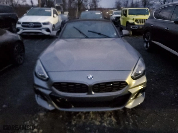 2024 BMW Z4 sDriveM40i with VIN WBAHF9C02RWY35106, listed as a Copart auction lot 82878254 with 3,199 mi miles and Salvage Title. Bid and sale history available at carsss.com. Image 5.