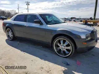 2006 Chrysler 300 with VIN 2C3KA43R86H169523, listed as a Copart auction lot 45431405 with 165,692 mi miles and Clean Title. Bid and sale history available at carsss.com. Image 4.