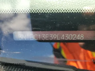 2009 Nissan Versa SL z VIN 3N1BC13E39L430248, wystawiony jako Copart lot #57956395 z przebiegiem 95 340 mil mil oraz Szkoda całkowita • Salvage title. Historia ofert i sprzedaży dostępna na DreamBid. Obrazek 12.