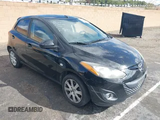 2013 Mazda 2 Touring z VIN JM1DE1LZ9D0152674, wystawiony jako IAAI lot #41510611 z przebiegiem 77 224 mil mil oraz . Historia ofert i sprzedaży dostępna na DreamBid. Obrazek 1.
