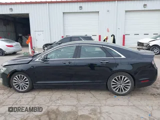 2017 Lincoln MKZ Hybrid Premiere z VIN 3LN6L5KU6HR622317, wystawiony jako IAAI lot #42124629 z przebiegiem 62 674 mil mil oraz . Historia ofert i sprzedaży dostępna na DreamBid. Obrazek 15.