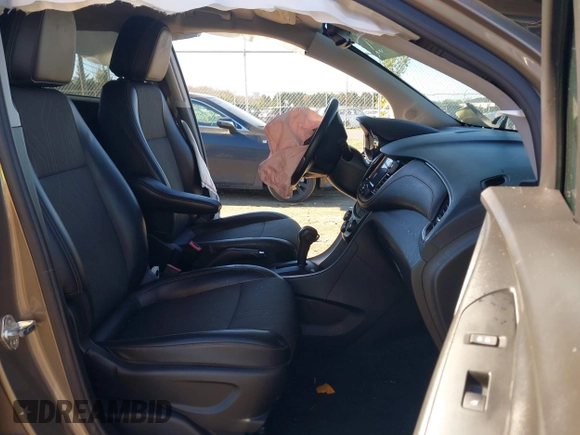 2021 Chevrolet Trax LT with VIN KL7CJPSB4MB339238, listed as a IAAI auction lot 40836414 with 32,920 mi miles. Bid and sale history available at carsss.com. Image 5.